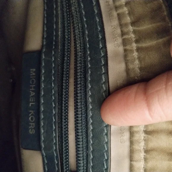 Michael Kors Dark Blue Shoulder Bag - Picture 3 of 9